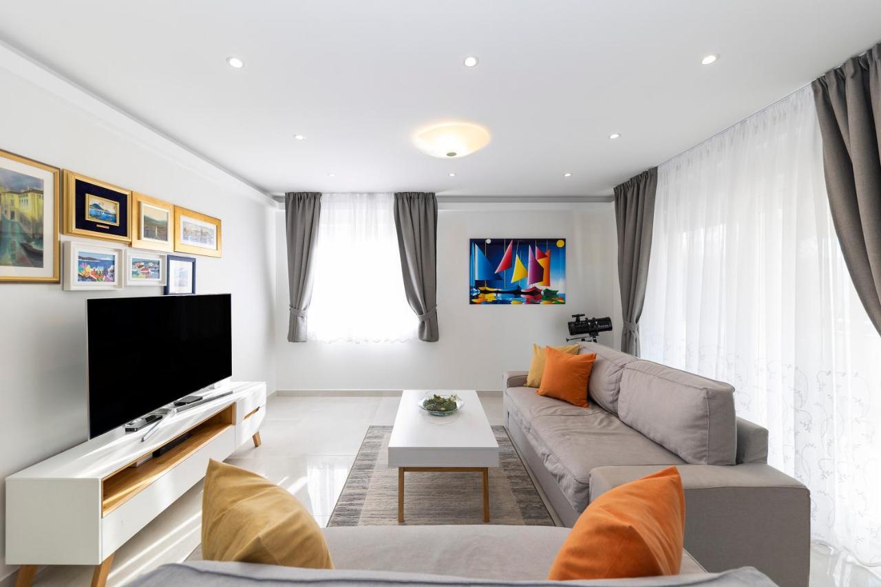 Appartement Joy 1 *